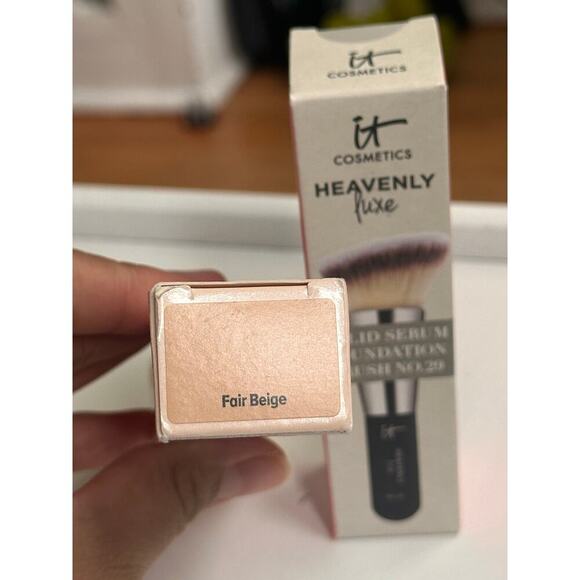 IT cosmetics BUNDLE fair beige foundation with serum brush - Picture 3 of 5